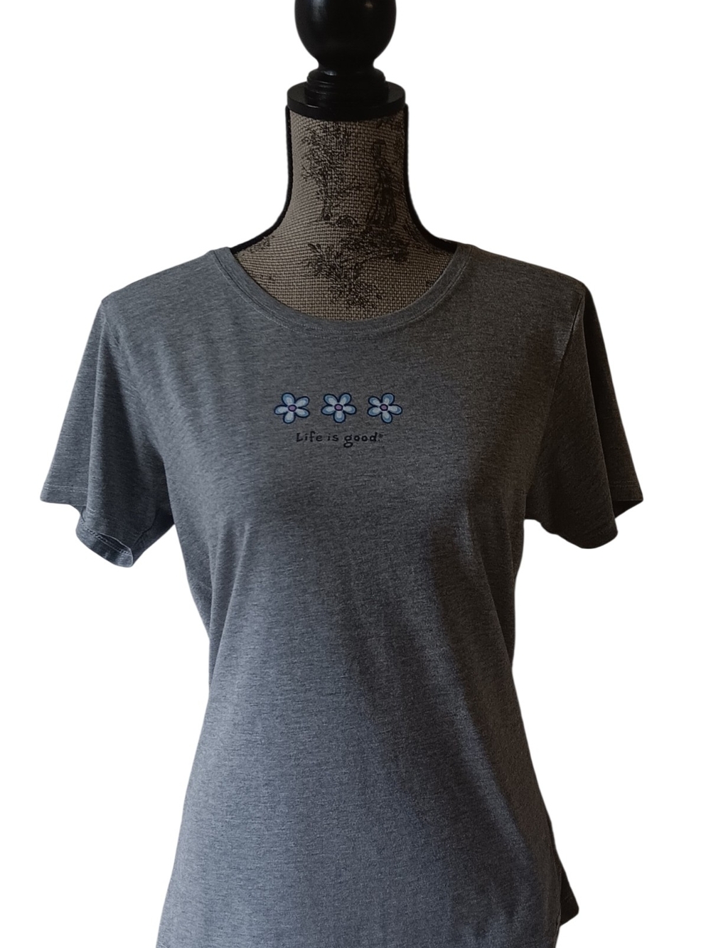 Life Is Good women's gray floral short-sleeve graphic t-shirt size M